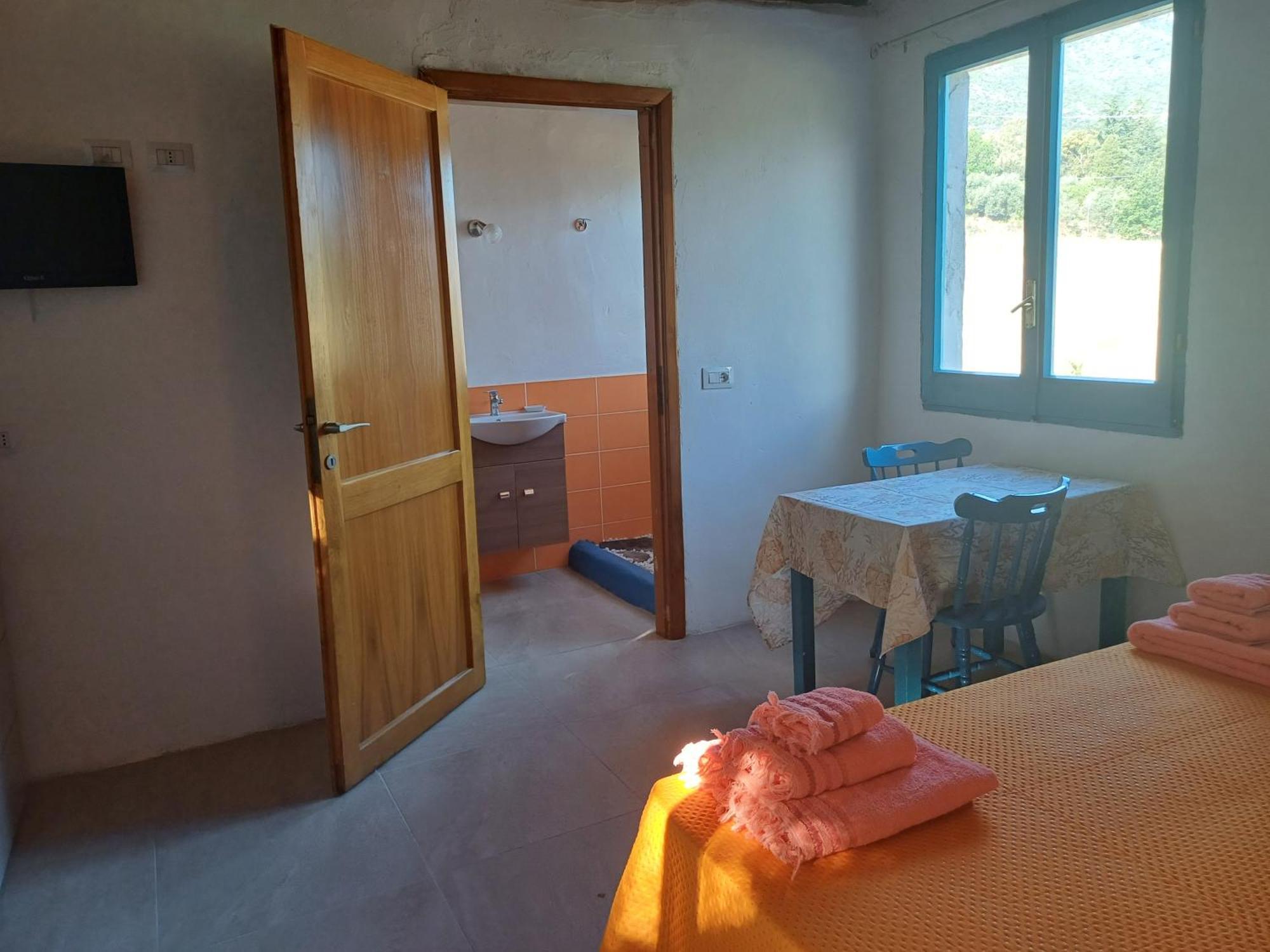 Sole In Ogliastra Bed & Breakfast Jerzu Ruang foto